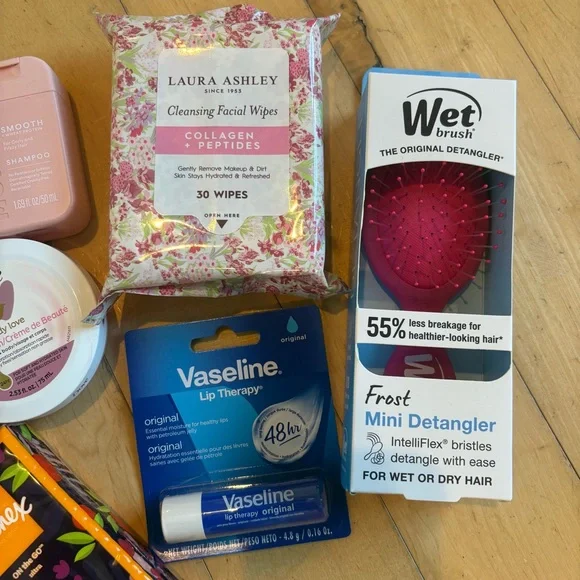 WOMEN’S PERSONAL CARE HYGIENE BUNDLE  9 PC Haircare, Body, Skincare Lips & More - Picture 4 of 4